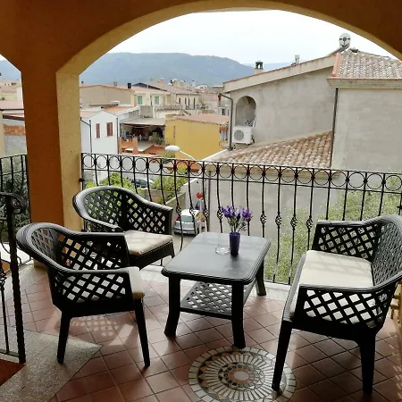 アパート Mussilimbrosu トルトリ